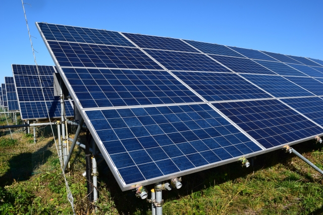 クラウドファンディングで太陽光発電投資を始めるメリットデメリット